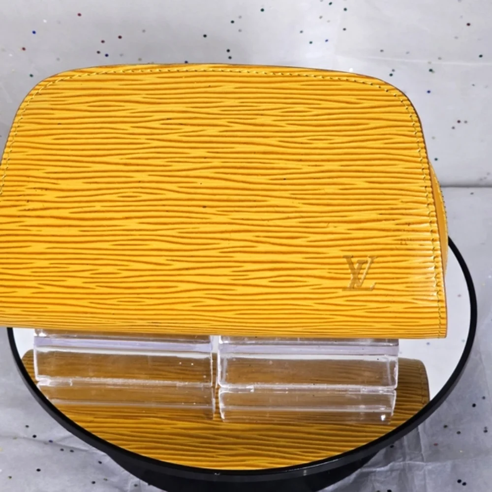 Louis Vuitton Dauphine Yellow and Purple Cosmetic Bag with Elegant Texture - Picture 6 of 16